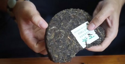 Очень сильно спресованный блин Пуэра Очень сильно спресованный блин Пуэра