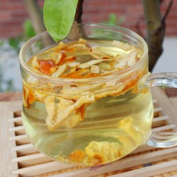 Чай в чашке с фруктами Чай в чашке с фруктами